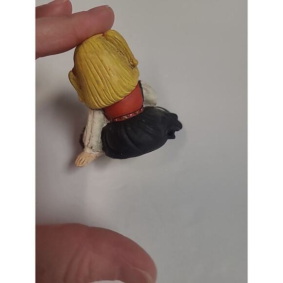 Candy Designs Norway Figurine Set Laughing Girl Cat Hedgehog Vintage - Picture 7 of 9